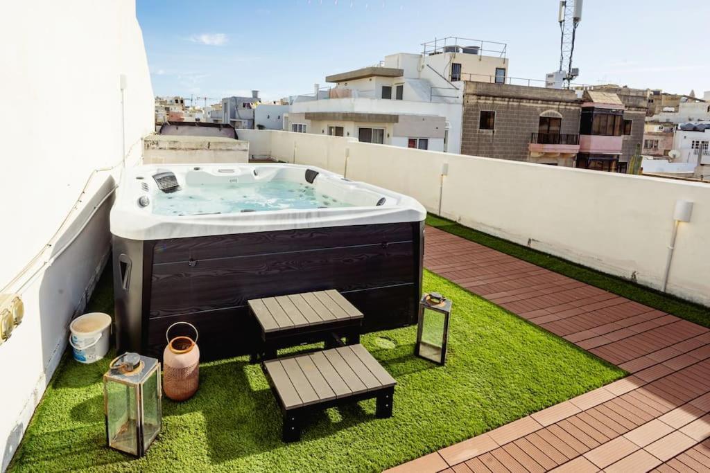 Luxury Designer Penthouse With Private Jacuzzi Daire Sliema Dış mekan fotoğraf