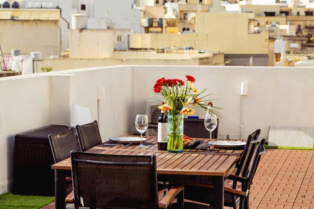 Luxury Designer Penthouse With Private Jacuzzi Daire Sliema Dış mekan fotoğraf